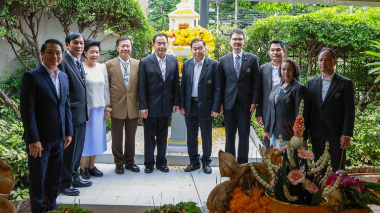 Read more about the article พิธีตั้งศาลพระภูมิ ประจำอาคารเฉลิมพระเกียรติ 50 พรรษา มหาวชิราลงกรณ วันที่ 16 พฤษภาคม 2568