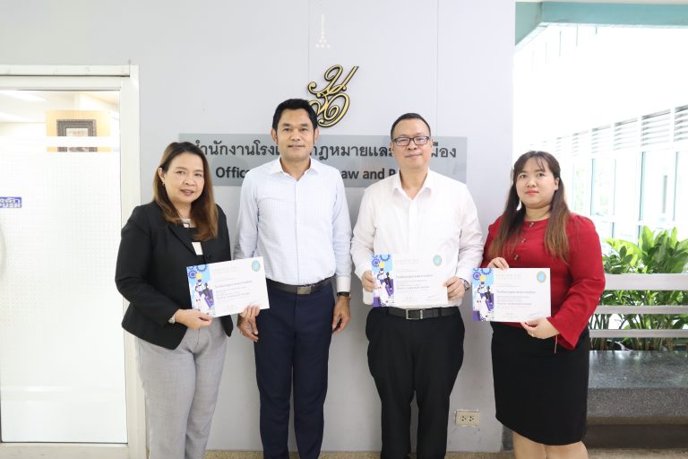 Read more about the article โรงเรียนกฎหมายและการเมือง มีผลงานการจัดการความรู้ ปีการศึกษา 2567 ด้านการวิจัย, ด้านผลิตบัณฑิต และ ด้านการพัฒนาคุณภาพการทำงาน ผ่านการพิจารณา ระดับ A+ (ดีเยี่ยม) ทั้ง 3 ด้าน ในโครงการ SUAN DUSIT KM DAY