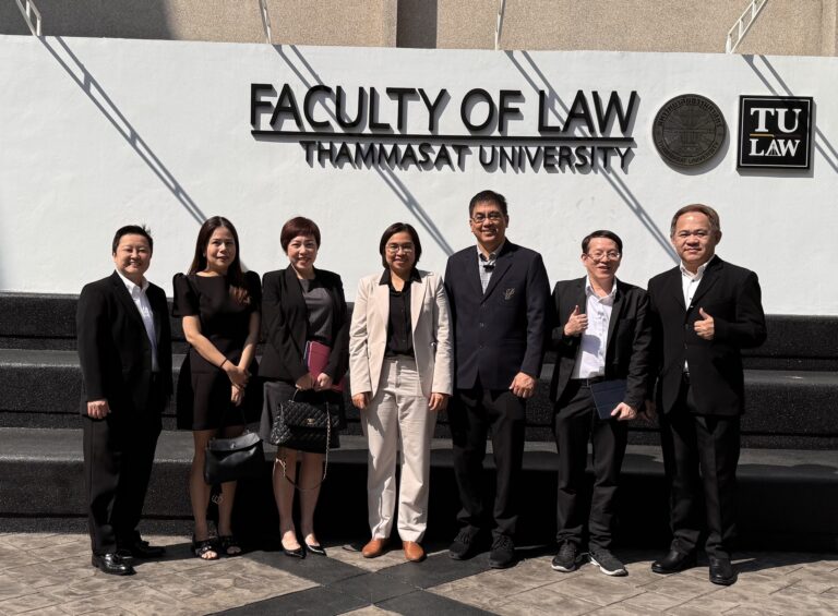 Read more about the article คณะผู้บริหารโรงเรียนฯ เข้าพบ รองศาสตราจารย์ ดร.สุปรียา แก้วละเอียด คณบดีคณะนิติศาสตร์ มหาวิทยาลัยธรรมศาสตร์ ในโอกาสวันขึ้นปีใหม่ และหารือในประเด็นความร่วมมือทางวิชาการระหว่างโรงเรียนกฎหมายและการเมือง และคณะนิติศาสตร์ มหาวิทยาลัยธรรมศาสตร์ วันจันทร์ที่ 5 มกราคม 2569