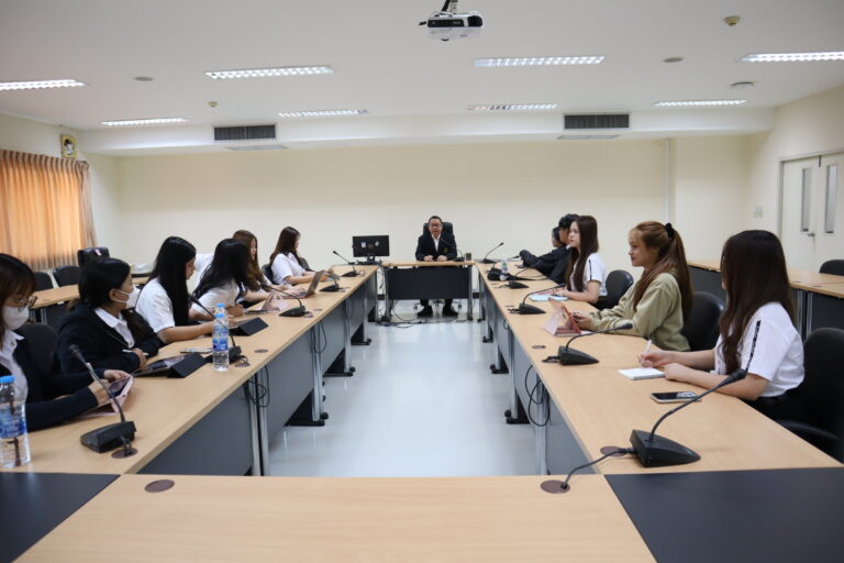 Read more about the article ประชุมคณะกรรมการหลักสูตรนิติศาสตรบัณฑิต โรงเรียนกฎหมายและการเมือง ในวันที่ 4 กุมภาพันธ์ 2569 : Head of the Bachelor of Laws Program, presided over the meeting of the Bachelor of Laws Curriculum Committee, School of Law and Politics, on 4 February 2026