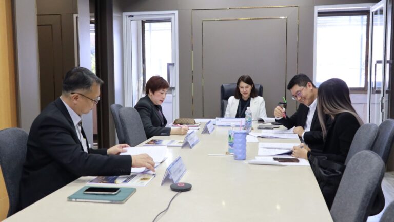 Read more about the article ประชุมคณะอนุกรรมการพิจารณาการจัดทำงบประมาณ กำกับติดตาม และประเมินผลโครงการทุนสนับสนุนงานมูลฐาน (Fundamental Fund) ด้านกฎหมายและการเมืองแบบบูรณาการศาสตร์ ครั้งที่ 2/2569 : The 2nd Subcommittee Meeting for Budget Preparation, Monitoring, and Evaluation of the Fundamental Fund Project in Integrated Law and Politics. On 7 April 2026