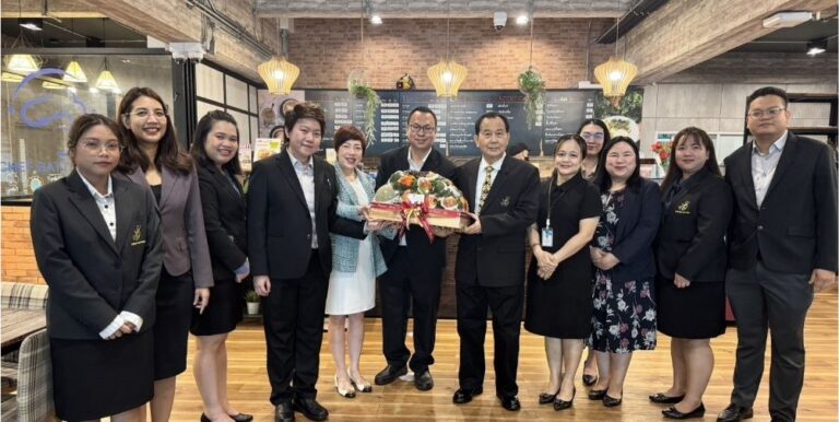 Read more about the article ดร.งามประวัณ เอ้สมนึก คณบดีโรงเรียนกฎหมายและการเมือง นำคณะคณาจารย์และเจ้าหน้าที่ของโรงเรียนฯ เข้าอวยพร ศ.ดร.ศิโรจน์ ผลพันธิน ที่ปรึกษาอธิการบดีด้านการบริหาร และอดีตอธิการบดีมหาวิทยาลัยสวนดุสิต เนื่องในวันคล้ายวันเกิด เมื่อวันพฤหัสบดีที่ 7 พฤษภาคม 2569 เวลา 8.30 น. ณ Cafe by Home มหาวิทยาลัยสวนดุสิต