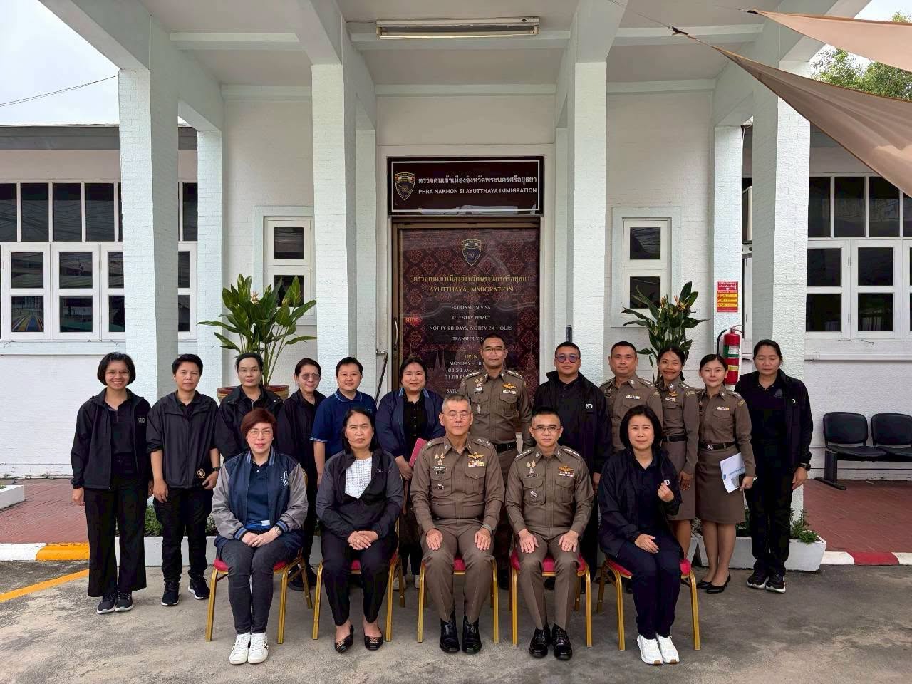 Read more about the article คณะที่ปรึกษาจากมหาวิทยาลัยสวนดุสิตและเจ้าหน้าที่จากกองวิจัย สำนักงานยุทธศาสตร์ตำรวจ (index pointing right) ลงพื้นที่ทำแบบสำรวจความพึงพอใจของคนต่างด้าวต่อการปฏิบัติหน้าที่ด้านงานบริการของสำนักงานตรวจคนเข้าเมือง วันที่ 10 กรกฎาคม 2569