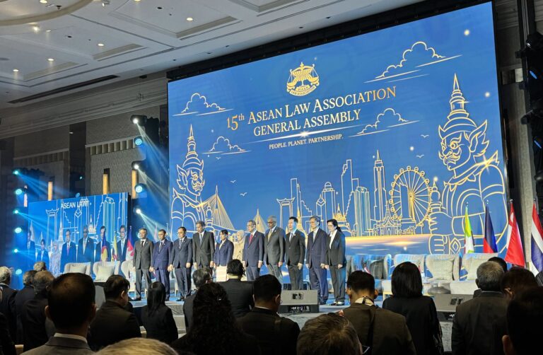 Read more about the article ดร.งามประวัณ เอ้สมนึก คณบดีโรงเรียนกฎหมายและการเมือง เข้าร่วมการประชุมใหญ่ของสมาคมกฎหมายอาเชียน ครั้งที่ 15 ระหว่างวันที่ 21-23 กรกฎาคม 2569